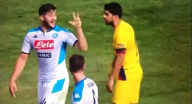 Scintille Manolas-Suarez, il greco lo irride col gesto del 3-0 di Roma-Barça [VIDEO]