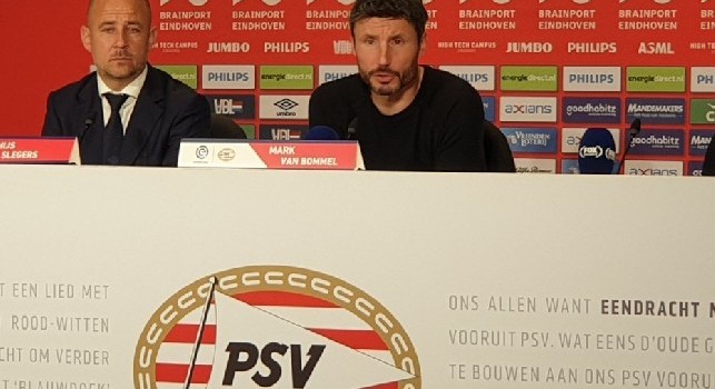 Infortunio Lozano, Van Bommel in conferenza: Botta alla gamba destra, non sembra nulla di grave