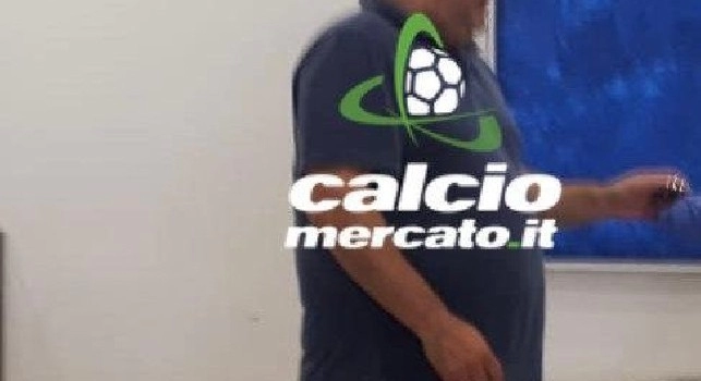Raiola lascia Napoli: il super procuratore paparazzato in aeroporto a Capodichino [FOTO]