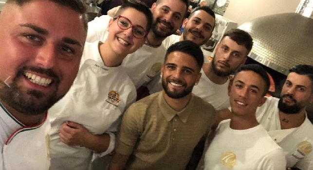 Lorenzo Insigne ospite a pranzo alla pizzeria Diego Vitagliano di Bagnoli [FOTO]