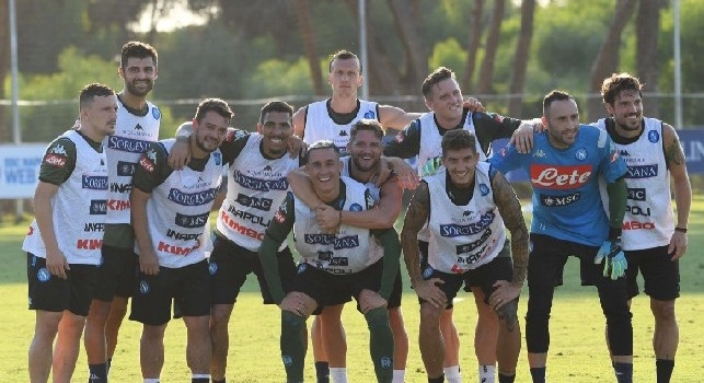 Termina l'allenamento, la SSC Napoli: Che partita! [FOTO]