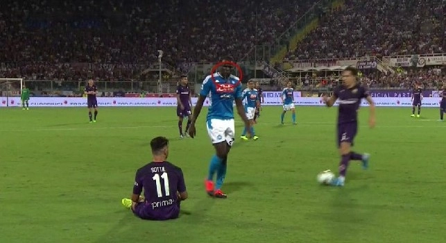 Da Firenze attaccano: Koulibaly ha sputato addosso a Sottil, ma l'immagine smentisce [FOTO]