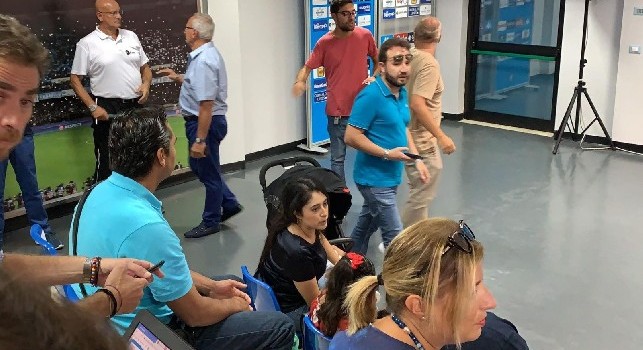 Conferenza di presentazione di Lozano, c'è la moglie con i figli in sala stampa! [FOTO CN24]