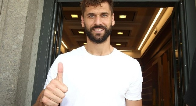 Llorente-Napoli, CdM: diverse offerte per lui ma ha creduto nel progetto azzurro, vivrà a Posillipo. Possibile sorpresa per il numero di maglia