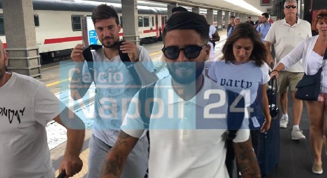 Insigne abbandona la Nazionale e torna a Napoli, intercettato in stazione: cenno positivo sull'infortunio [VIDEO ESCLUSIVO]