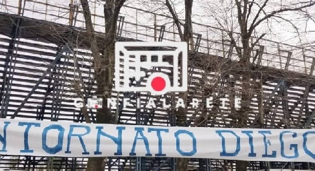 Maradona al Gimnasia La Plata, spunta uno striscione in italiano: Bentornato Diego [FOTO]
