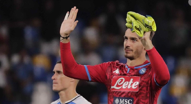 Alex Meret presenta ai tifosi i suoi nuovi guanti!