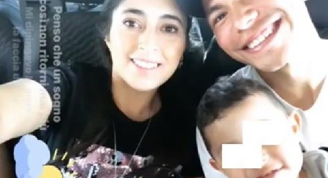 Lozano sorride con la sua famiglia: qualche ora di relax per il messicano [FOTO]