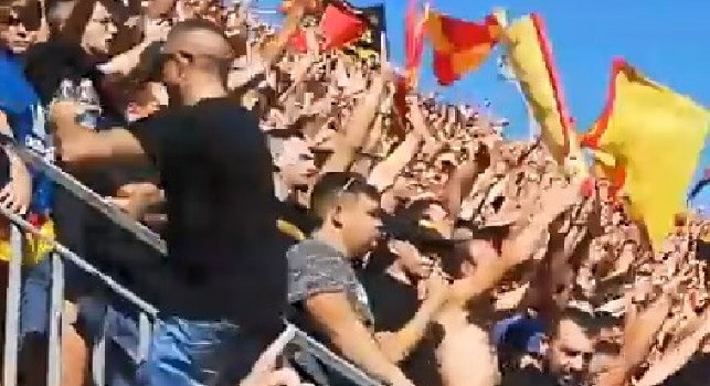 Questi sporchi maledetti, tutti clandestini, hanno la scorta!: cori vergognosi dei tifosi del Lecce contro i napoletani [VIDEO]
