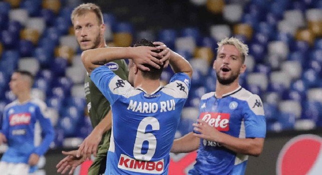 Pagelle Napoli-Cagliari: Lozano inconcludente, la verve di Mertens e Llorente non basta! Koulibaly nervoso, Insigne si divora l'occasione