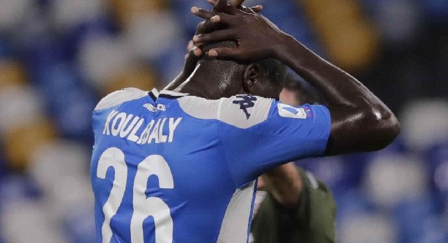 Espulsione Koulibaly Napoli-Cagliari, stangata in vista? Gazzetta: salterà almeno una giornata di campionato