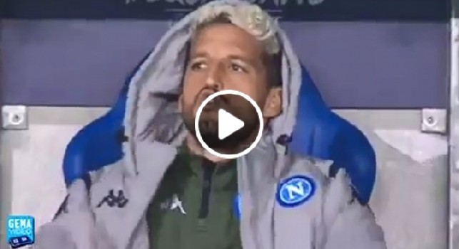 Mamma mia, che freddo...: Mertens in panchina alle prese con il clima rigido di Genk [VIDEO]