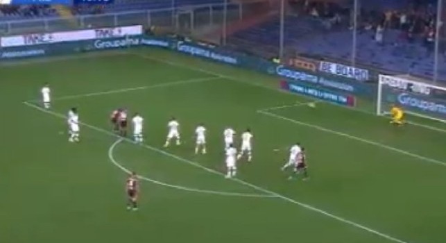 Genoa-Milan, clamorosa <i>papera</i> di Reina sulla punizione di Schone: 1 a 0 per i rossoblu [VIDEO]