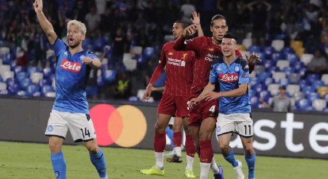 Liverpool-Napoli, Van Dijk si complimenta con Koulibaly a fine partita [VIDEO]