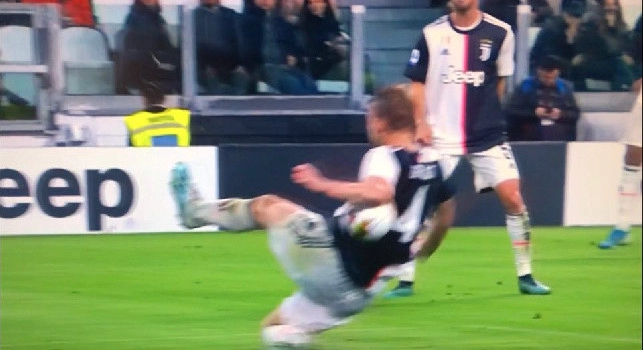 Fallo di Mano De Ligt in Juventus-Bologna