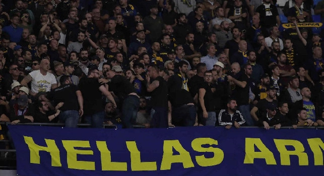 Napoli-Verona, vergogna al San Paolo: offese tra i tifosi, le forze dell'ordine hanno dovuto isolare il settore ospiti. Gazzetta: Spettacolo indegno