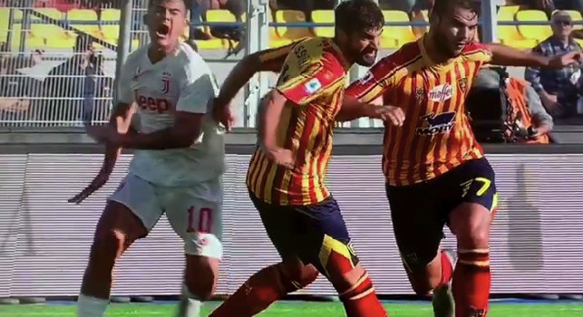 Tifosi contro Dybala per la simulazione di Lecce, pronta la risposta dell'attaccante: Venite a vedere la caviglia [FOTO e VIDEO]