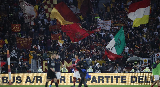 Giudice sportivo - 30 mila euro di multa con diffida alla Roma per i cori durante il match contro il Napoli