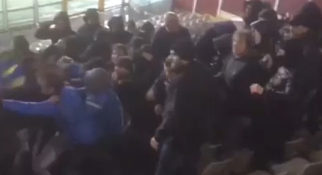 Torino-Inter, tifosi avversari entrano in contatto sugli spalti: botte e feriti (VIDEO)