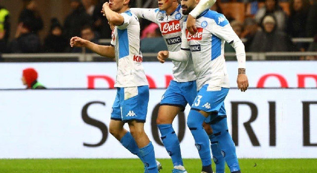Il gol di Lozano l'emblema del Napoli attuale: in pochi ad abbracciarlo dopo un gol pesante [FOTO & VIDEO]
