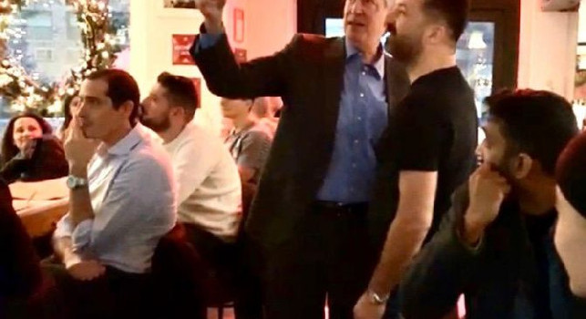 Il Napoli pareggia a Liverpool, a New York il sindaco De Blasio esulta