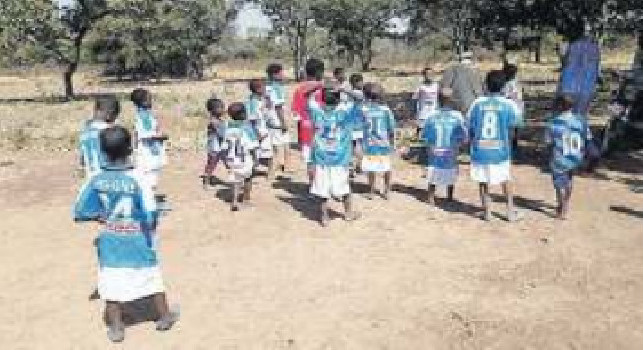 <i>Il Mattino</i> - Napoli nel segno della solidarietà: inaugurata una scuola in Benin, ai bambini kit per lo studio e magliette della SSC Napoli