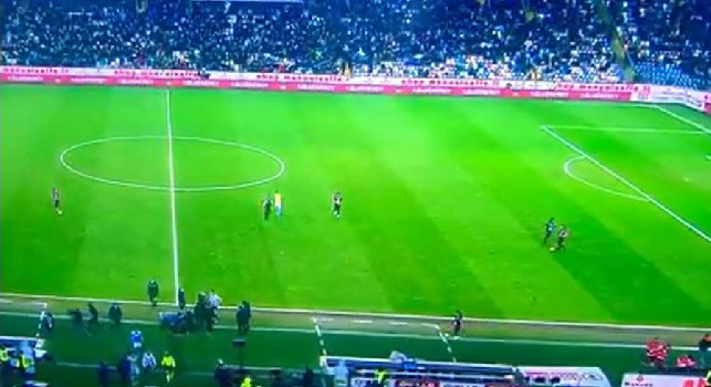 Mertens fa scetà 'sta banda di morti!: tifoso del Napoli furioso alla Dacia Arena si sfoga con la squadra [VIDEO]