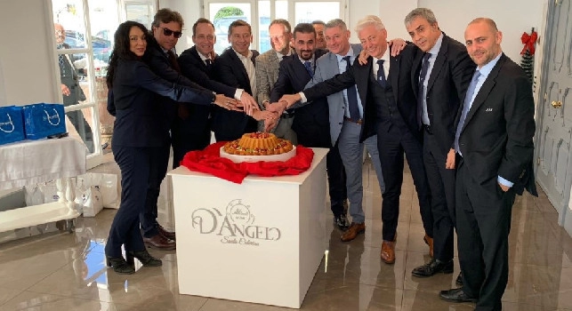 Pranzo Uefa Napoli-Genk, foto di rito tra dirigenti e scambio di regali tra club [FOTO CN24]