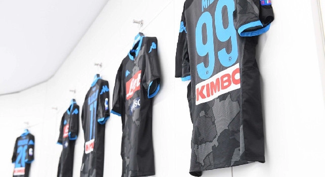 Napoli in campo con la nuova maglia District, tutto pronto negli spogliatoi [FOTOGALLERY]