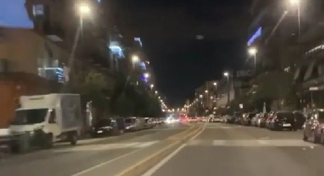 Elmas in giro per le strade di Napoli [VIDEO]