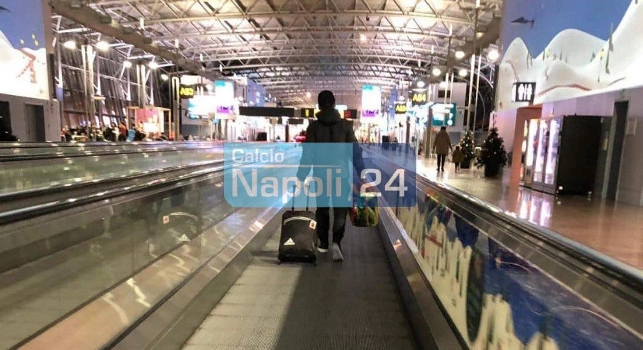 Dries Mertens in aeroporto a Bruxelles