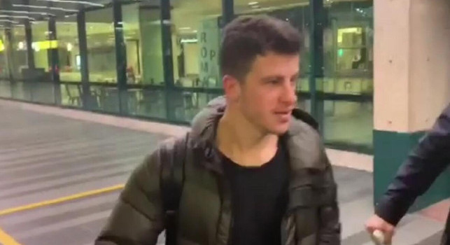 Sky - Diego Demme è atterrato a Roma, nessuna dichiarazione per il calciatore italotedesco [VIDEO]