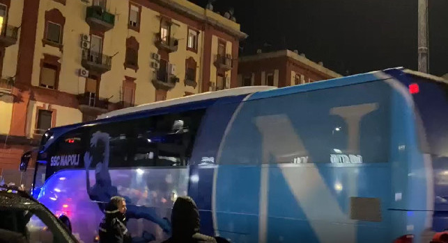 Napoli arrivato al San Paolo tra l'entusiasmo dei tifosi [VIDEO CN24]