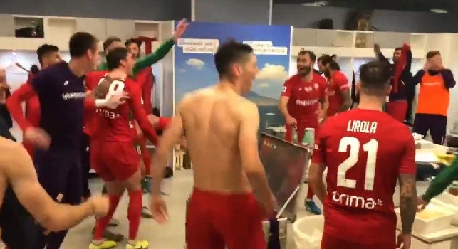 Successo corsaro della Fiorentina, Napoli ko al San Paolo: &egrave; festa nello spogliatoio viola! [VIDEO]