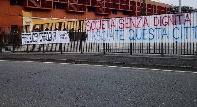 Preziosi carogna, dura contestazione della tifoseria del Genoa: striscione contro la presidenza [FOTO]