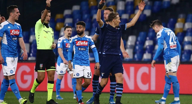 Napoli-Lazio, la moviola della RAI: giusto il rosso per proteste ma non c'è il fallo di Lucas Leiva. Massa sempre insicuro