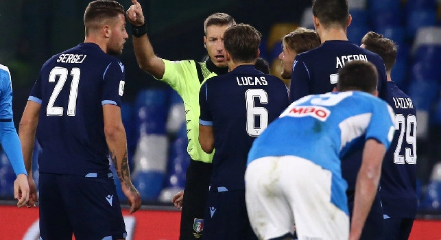 Da Roma - Massa rovina la partita, rosso inventato a Lucas Leiva: eccessivo anche il giallo ad Acerbi