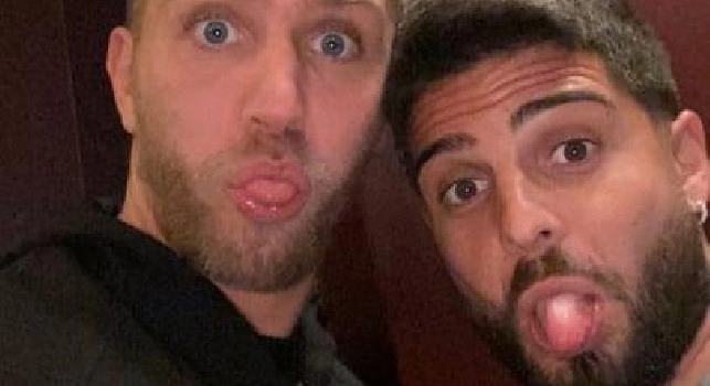 Criscito ed Insigne insieme a Genova nel pre Samp-Napoli: linguaccia per i due napoletani [FOTO]