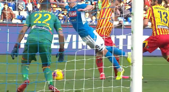 Rigore su Arek Milik in Napoli-Lecce