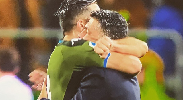La SSC Napoli espugna Cagliari, abbraccio da brividi al fischio finale Manolas-Gattuso! [FOTO]