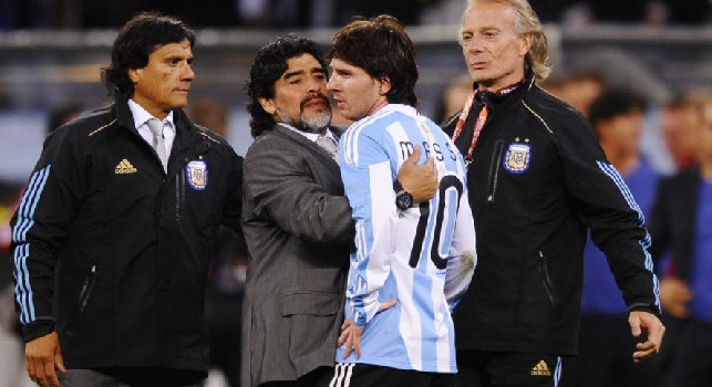 Maradona: Il mio cuore è con Napoli! Speriamo Messi non faccia grandi giocate, paragone tra noi inutile. Panchina? Non avrei mai dubbi...