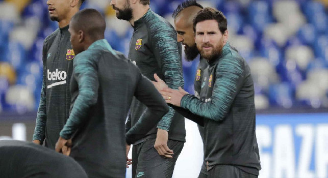 CorSport - Vietato avvicinarsi ai calciatori del Barcellona per fare le foto: è una disposizione della Questura