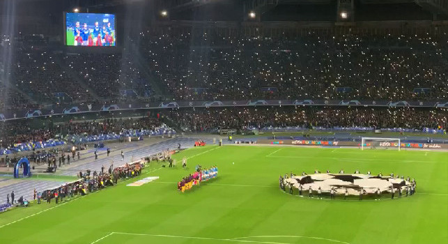 Napoli-Eintracht, curve senza vessilli e bandiere: stop della Questura poco prima dell'ingresso