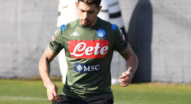 Nuovo taglio di capelli per Malcuit: eccolo dal barbiere [FOTO]