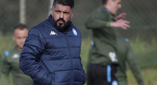 CorSport - Il Napoli ha inviato ai calciatori il kit di lavoro previsto per gli allenamenti individuali: difficilmente si potr&agrave; iniziare questo week-end