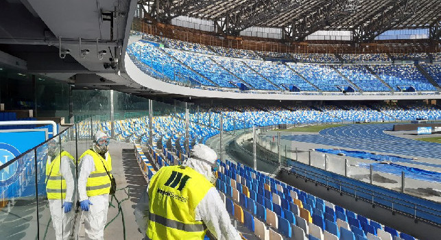 San Paolo, intervento di igienizzazione in mattinata: operatori specializzati a lavoro [FOTO]