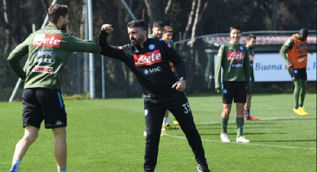 Repubblica - Gattuso ha scelto di restare a Napoli per star vicino alla squadra anche se virtualmente. Se si tornerà ad allenarsi...
