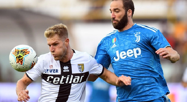 Coronavirus, Higuain scappa dalla quarantena a casa e vola in Argentina
