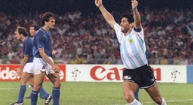 Maradona, la sua maglia benefica venduta all'asta per 55 mila euro