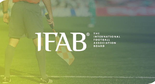 ANSA - L'IFAB cambia il regolamento sui falli di mano e sulla collaborazione tra l'arbitro di campo ed il VAR
